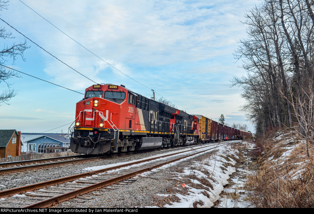 CN 3099 leads 403 at lAnse-Au-Sable